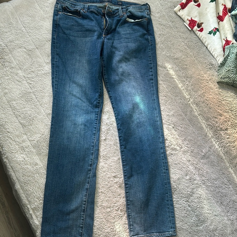 Size 10/30R Lucky Mid rise Straight Sweet jeans